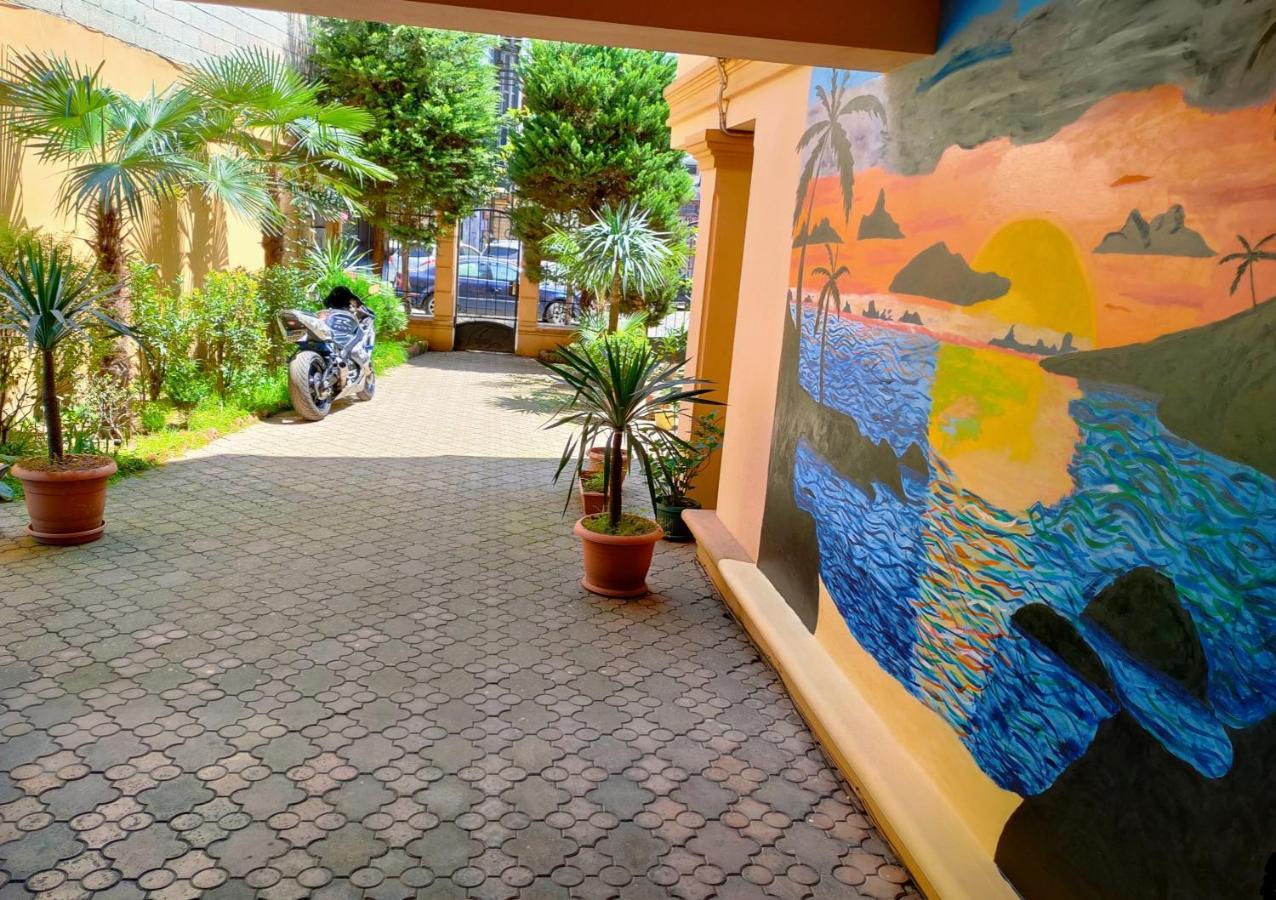 Batumi Sun Hostel Buitenkant foto