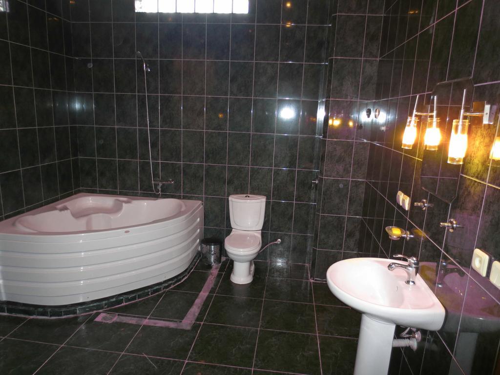 Batumi Sun Hostel Kamer foto